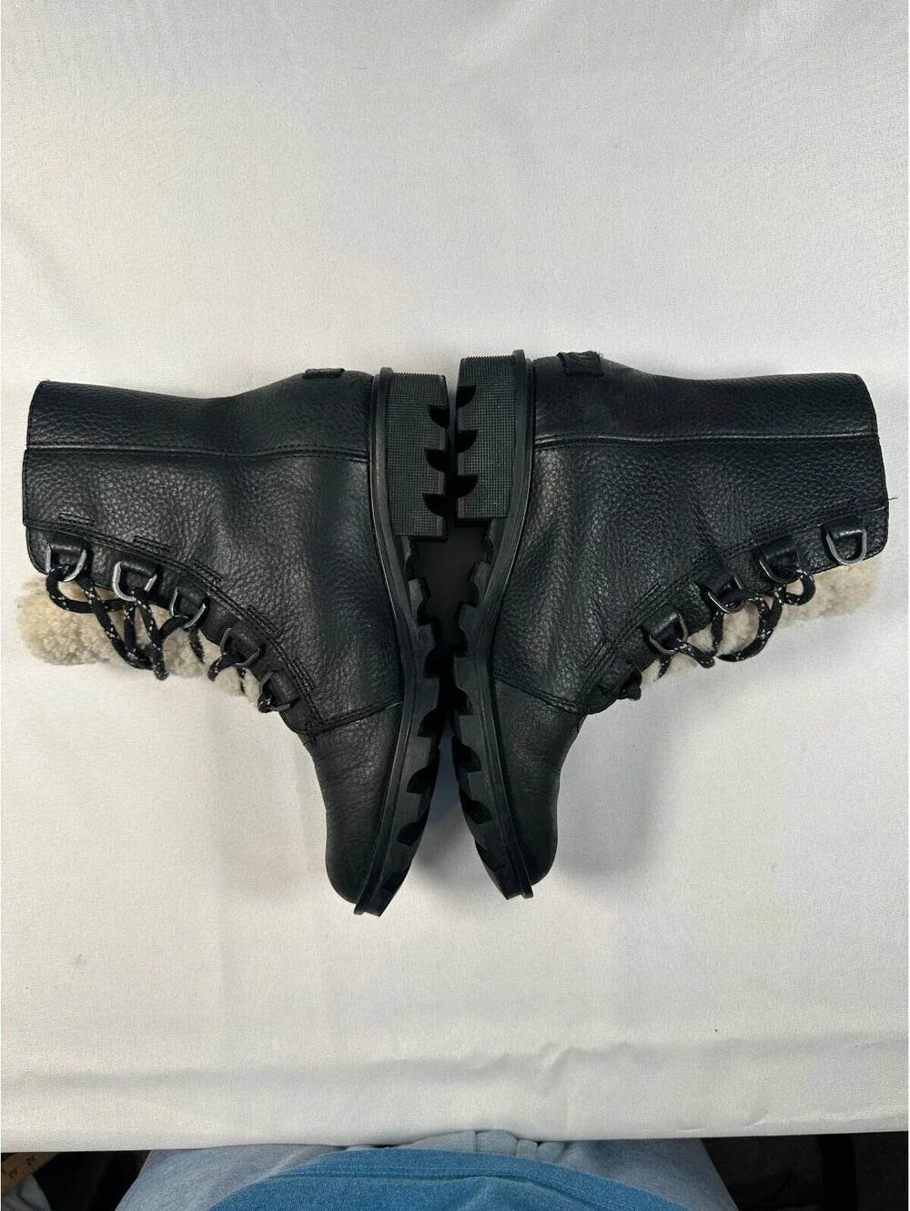 Sorel Phoenix Short Lace Cozy Waterproof Boots Black Leather Shearling Size 7.5
